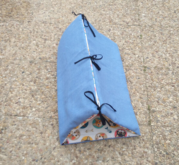 regalos solidarios protectora tunel gatos azul con cuerdas negras